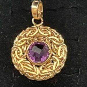 Vintage 14K yellow gold filigree pendant with Amethyst center